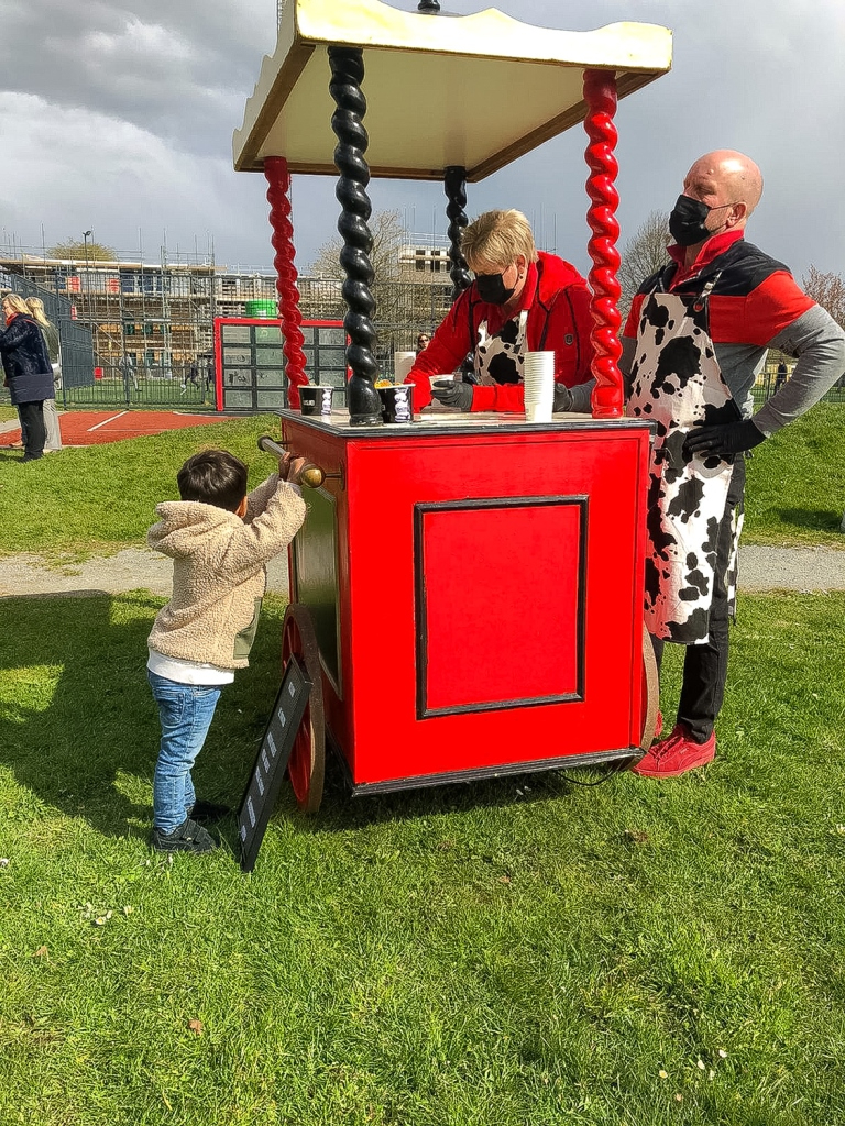 Foto Officiele onthulling MILA zelf je ijsje halen